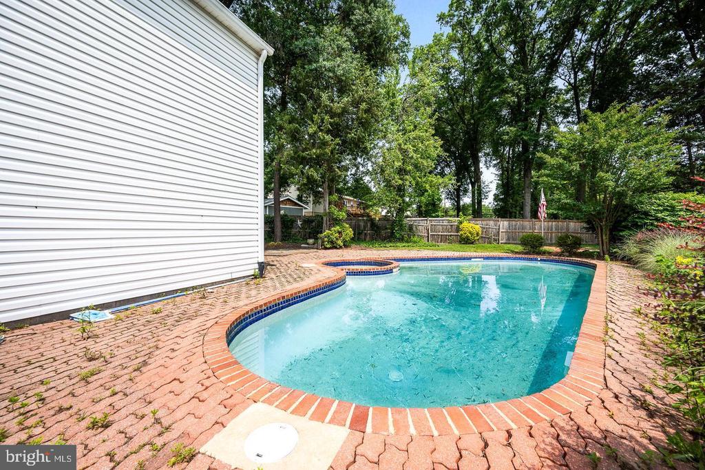 1213 TERRYLYNN COURT