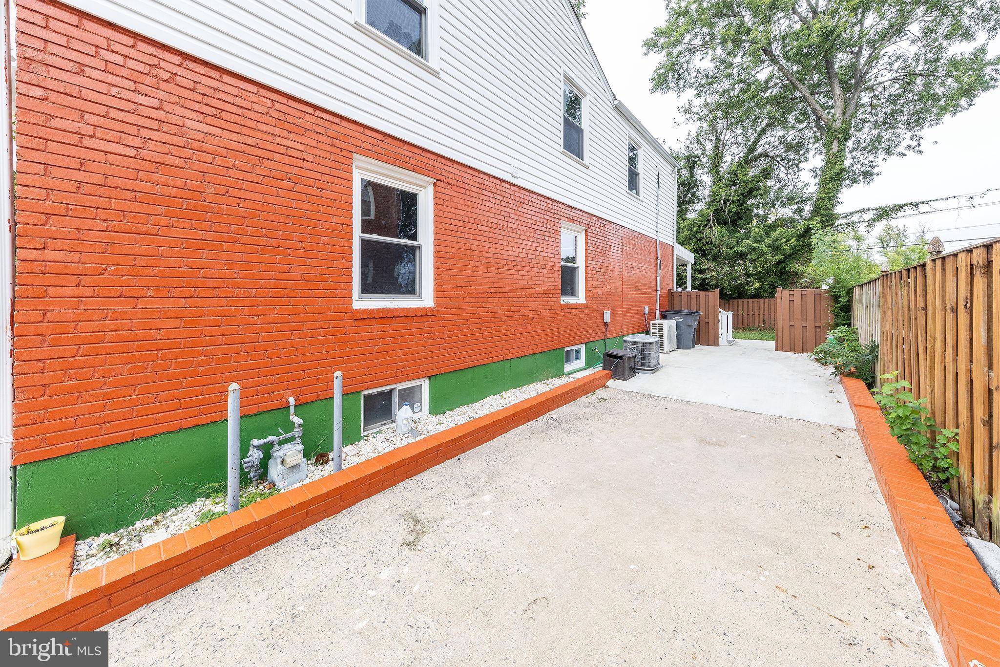 2258 ARLINGTON TERRACE