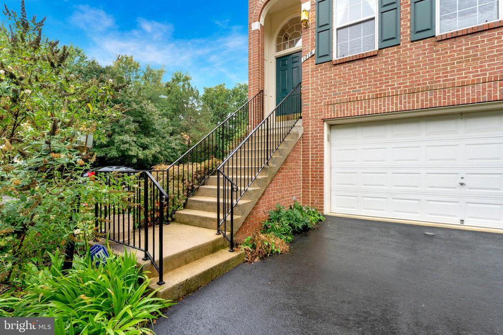 1718 STUART POINTE LANE