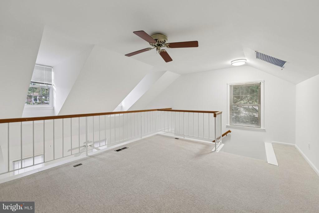 7673 NORTHERN OAKS COURT