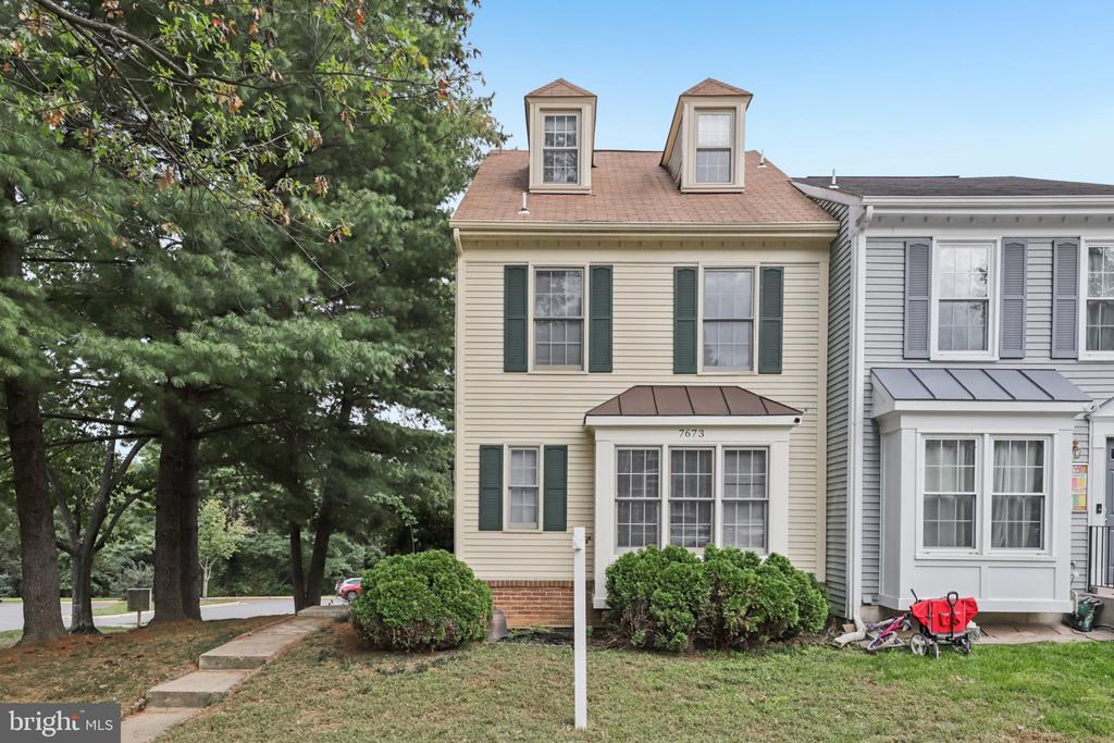 7673 NORTHERN OAKS COURT