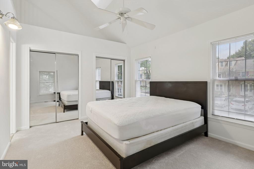 7673 NORTHERN OAKS COURT