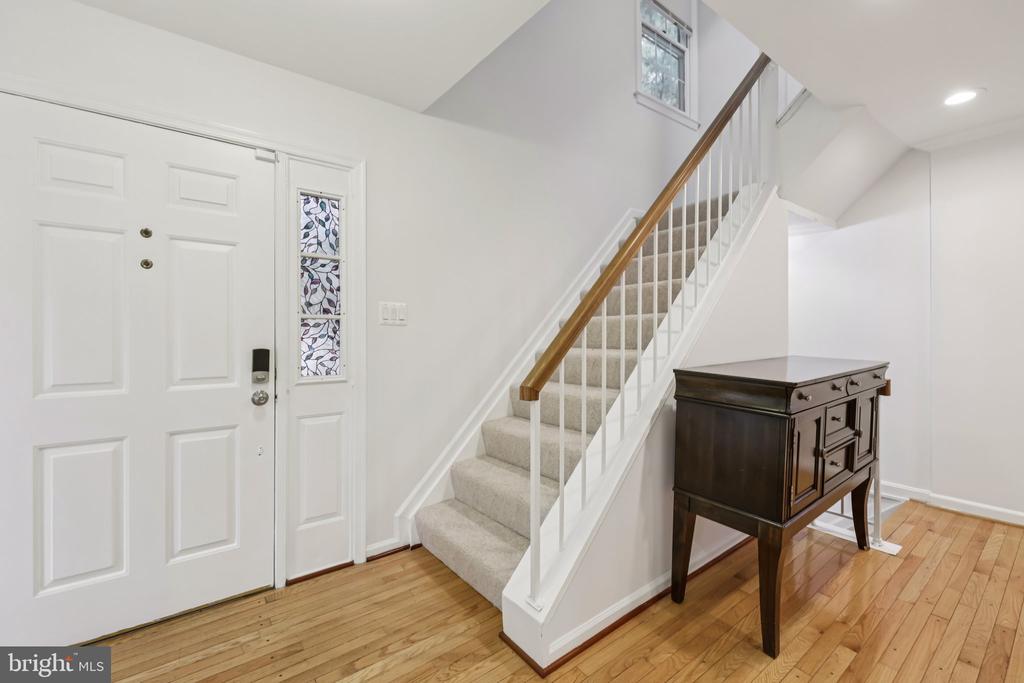 7673 NORTHERN OAKS COURT