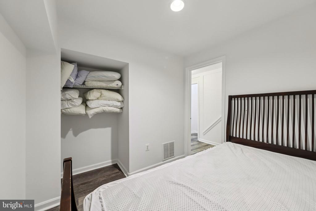 7673 NORTHERN OAKS COURT