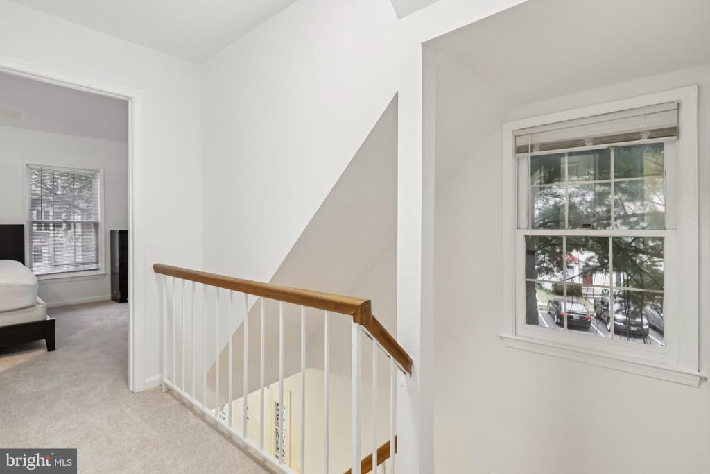 7673 NORTHERN OAKS COURT