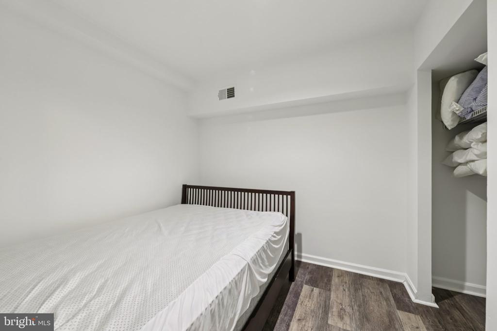 7673 NORTHERN OAKS COURT