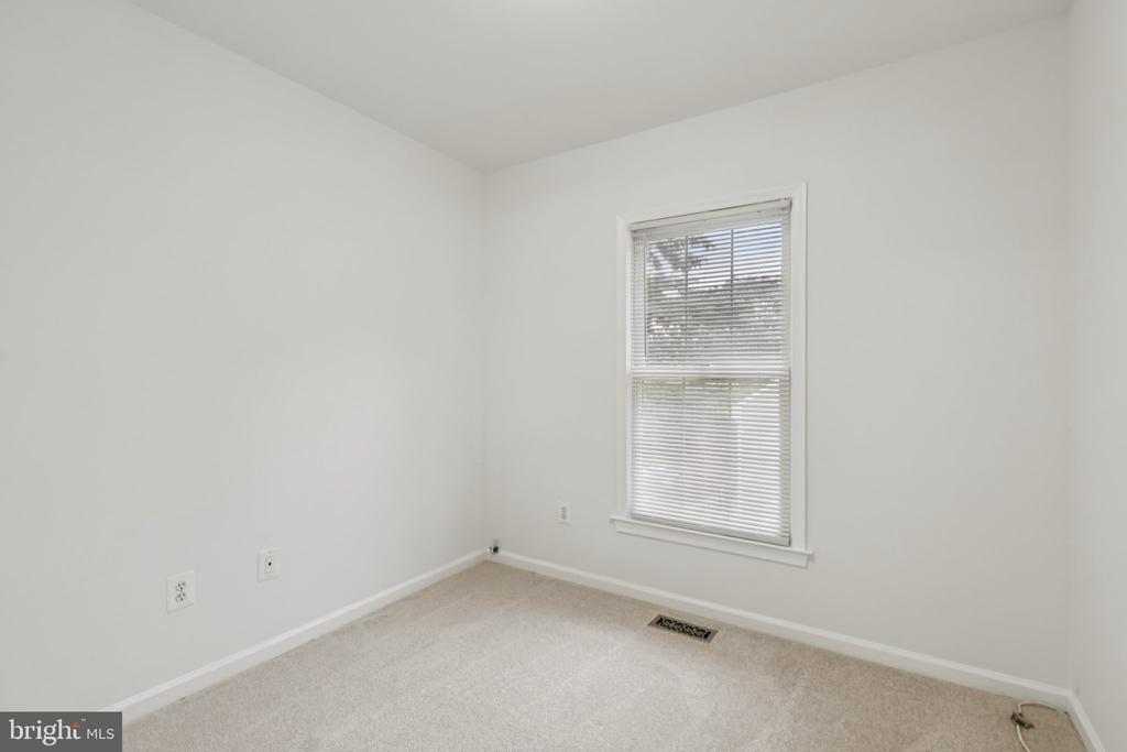7673 NORTHERN OAKS COURT