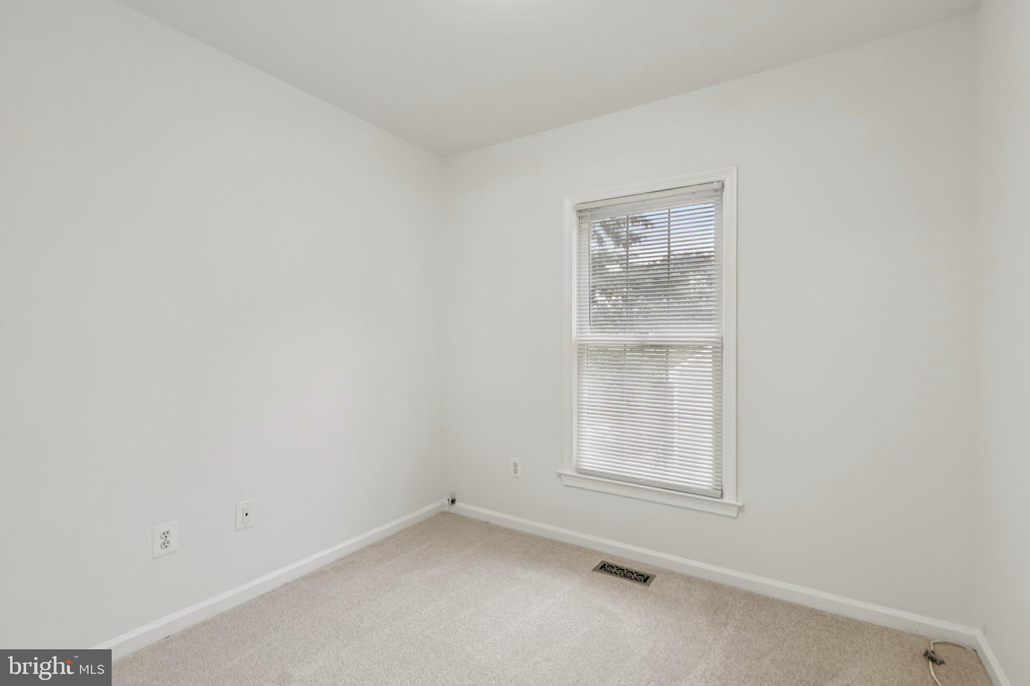 7673 NORTHERN OAKS COURT