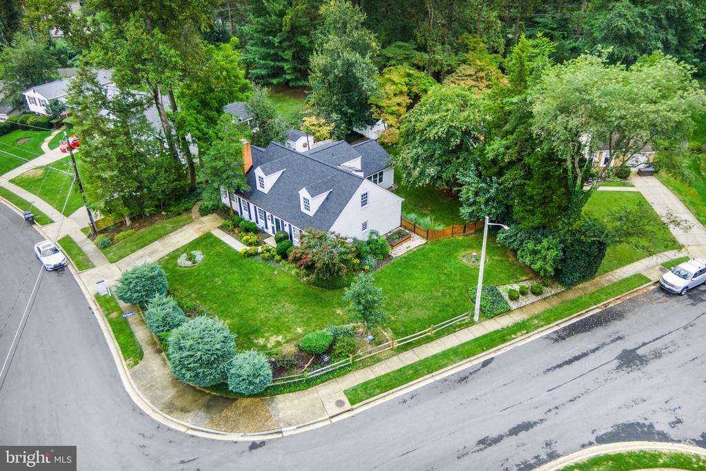 8611 CANTERBURY DRIVE