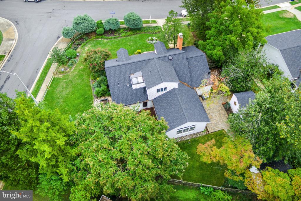 8611 CANTERBURY DRIVE