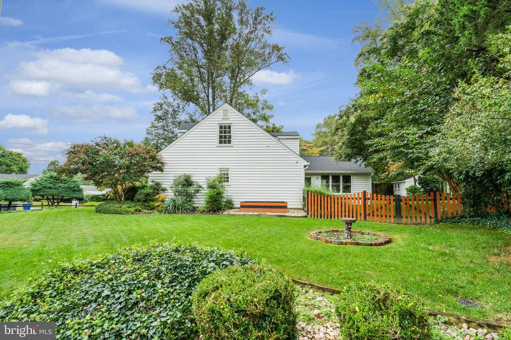 8611 CANTERBURY DRIVE