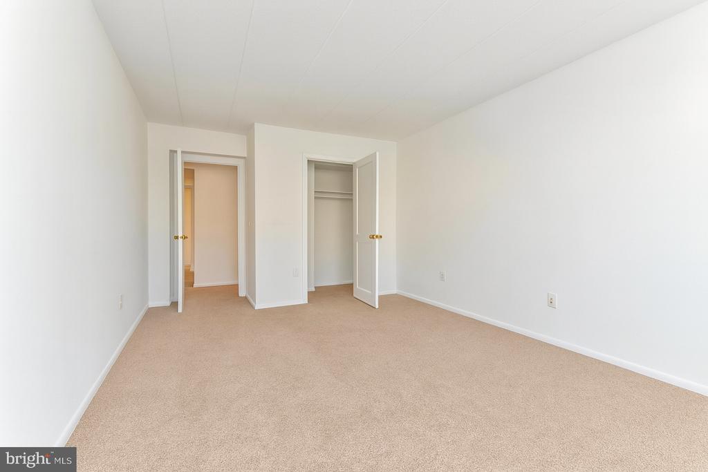 2631 REDCOAT DR #205,FAIRFAX Unit: 205