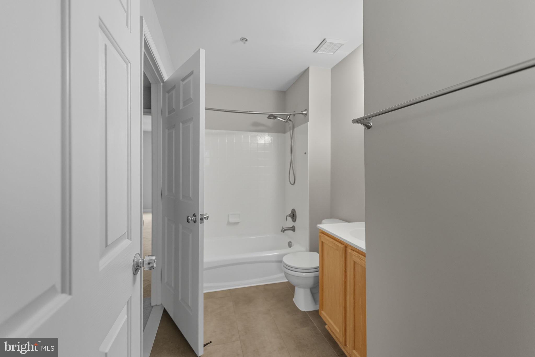 2714 MANHATTAN PLACE