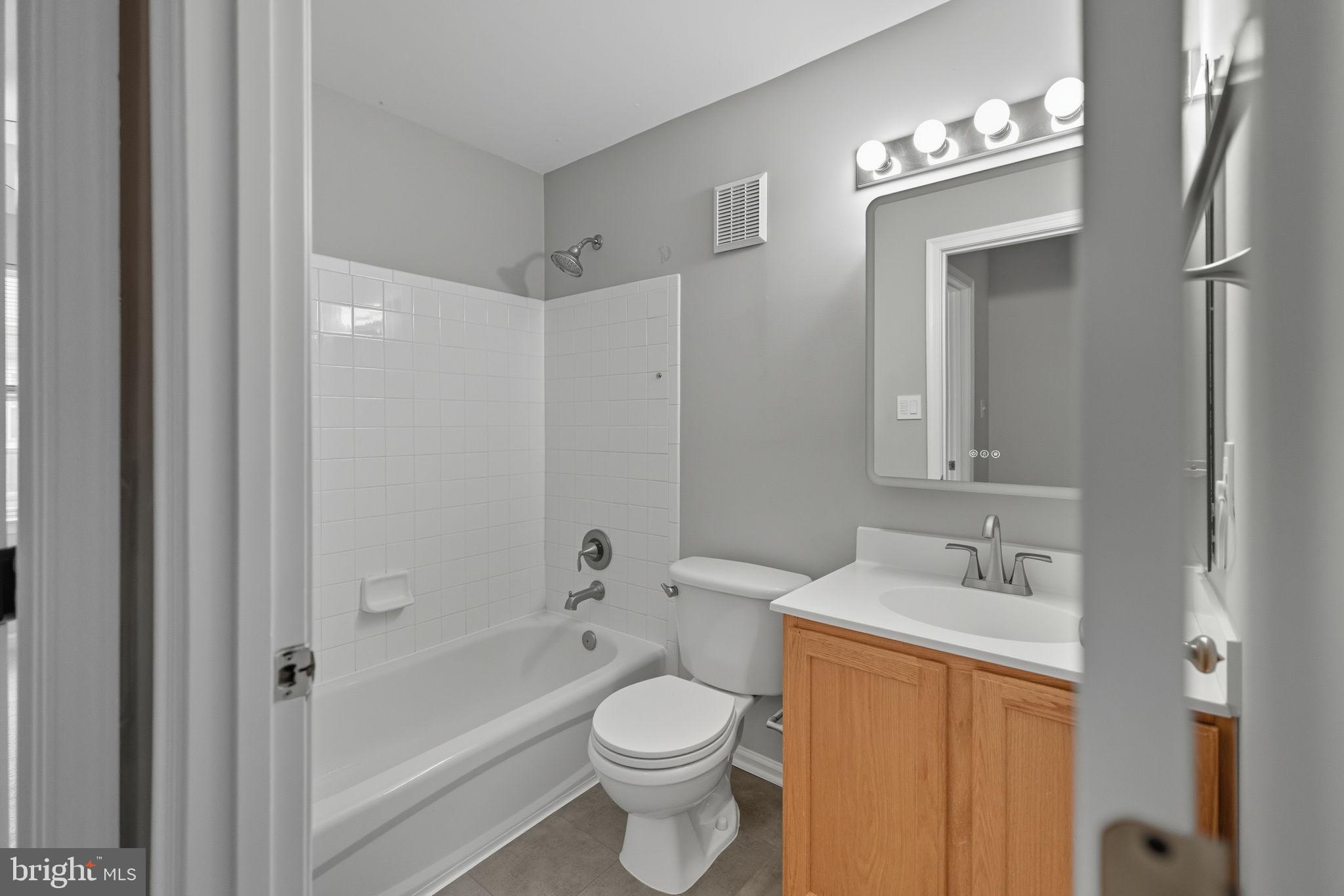 2714 MANHATTAN PLACE