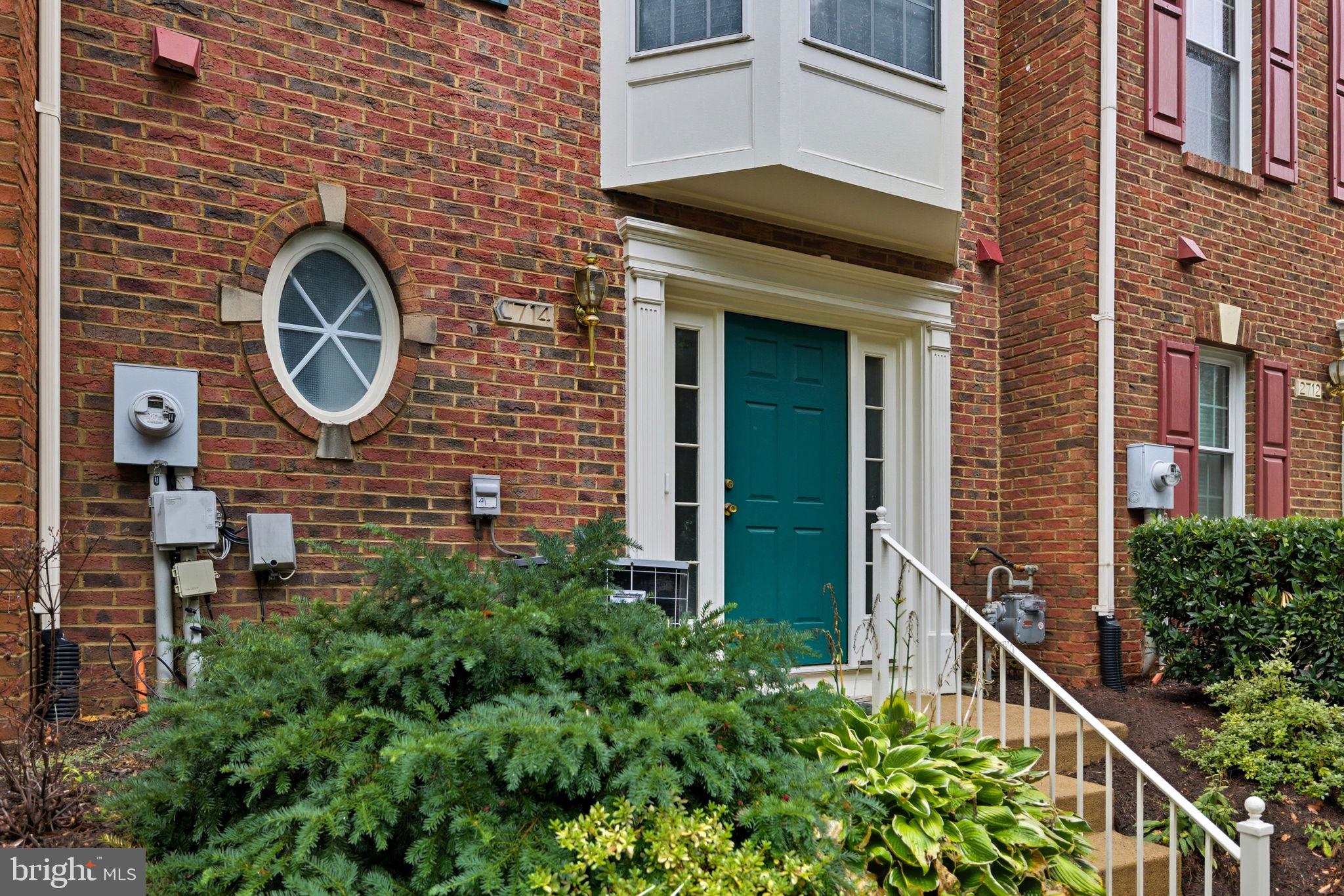 2714 MANHATTAN PLACE