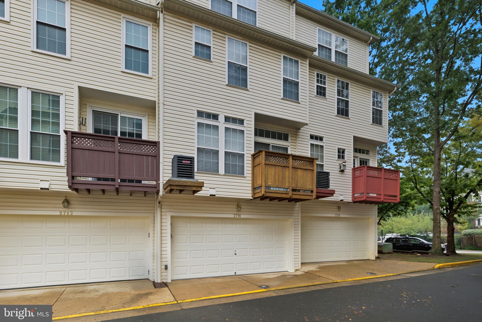 2714 MANHATTAN PLACE