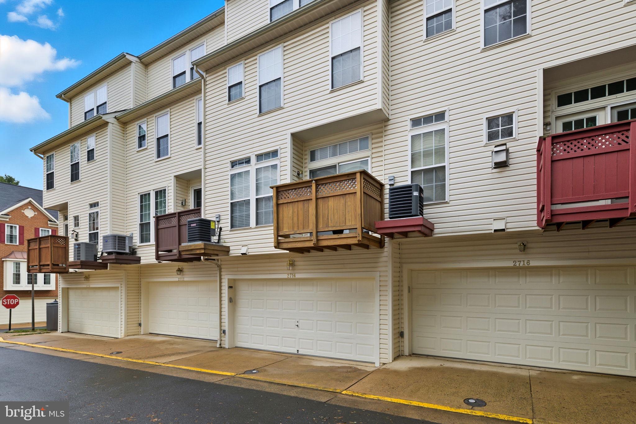 2714 MANHATTAN PLACE