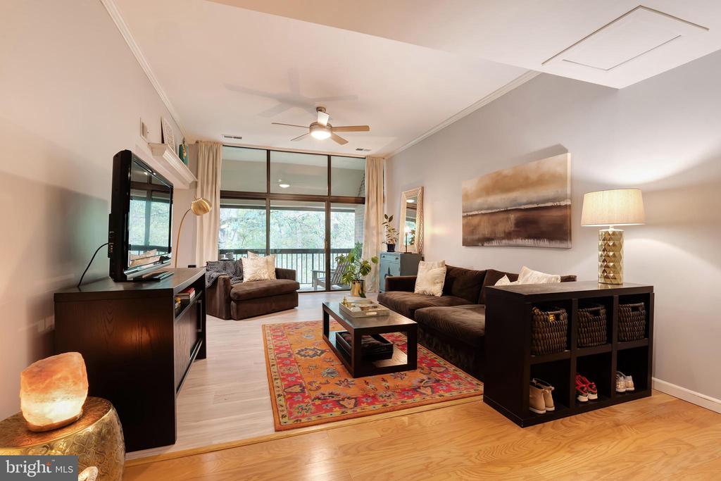 1670 PARKCREST CIRCLE 3B/300