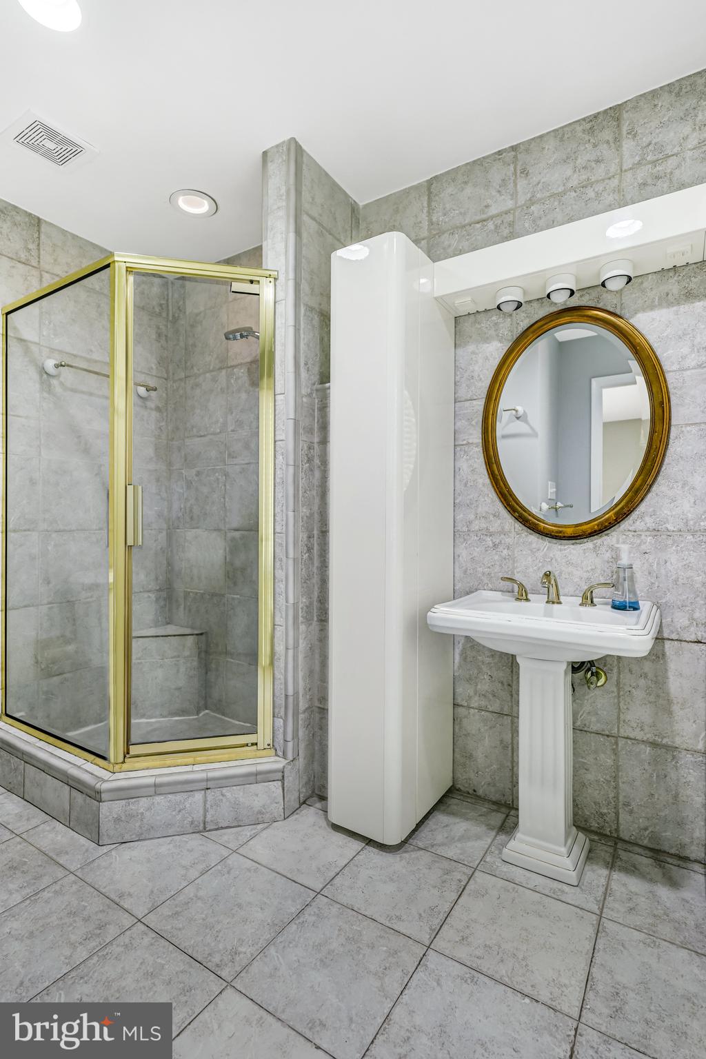 3712 MARYLAND STREET