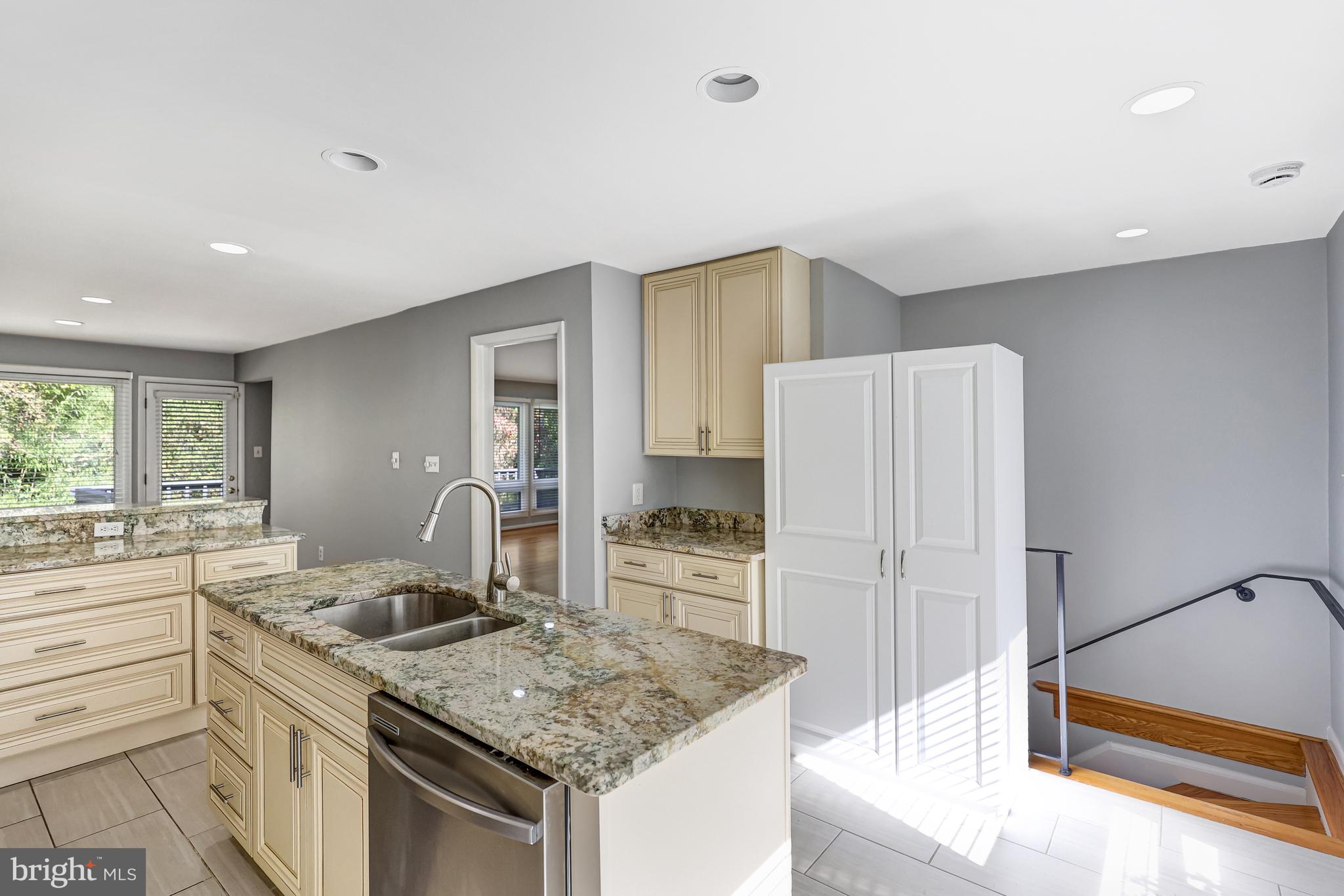 3712 MARYLAND STREET