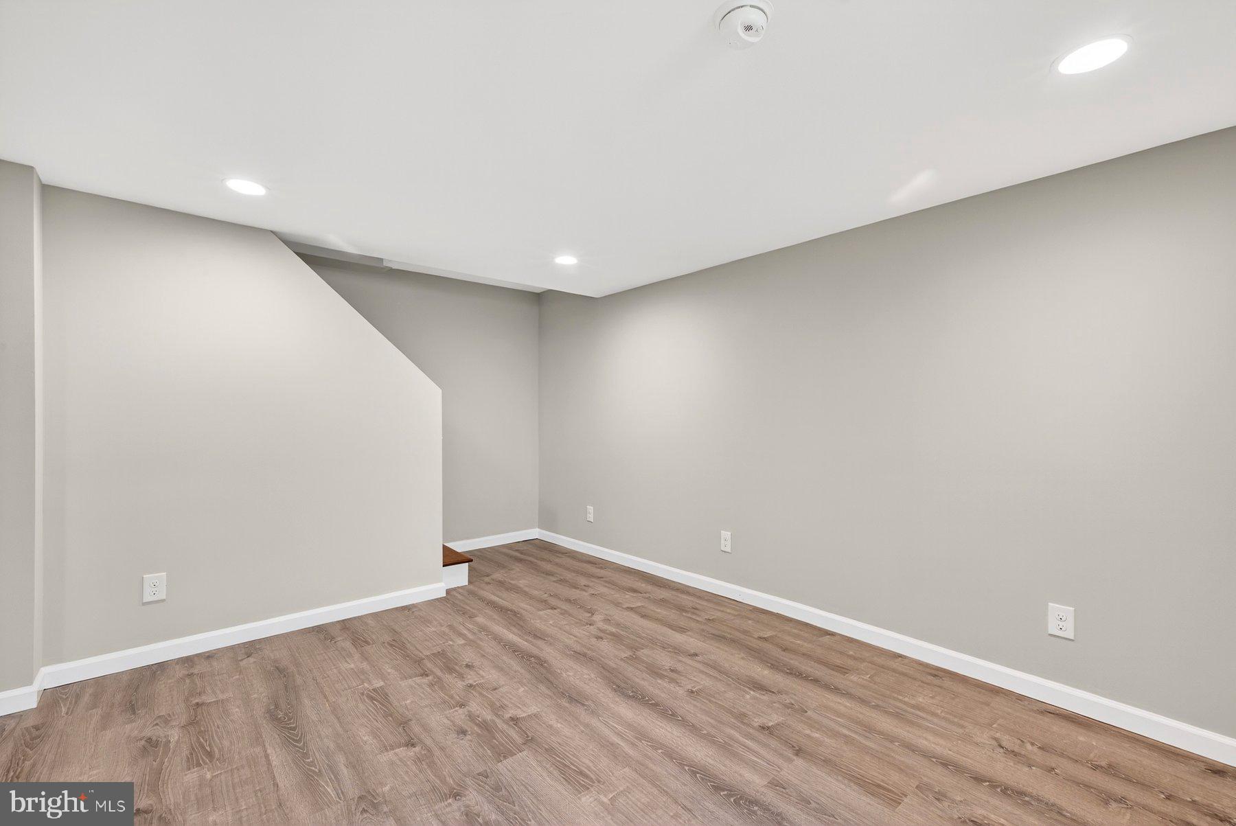 2706 FARMINGTON DRIVE