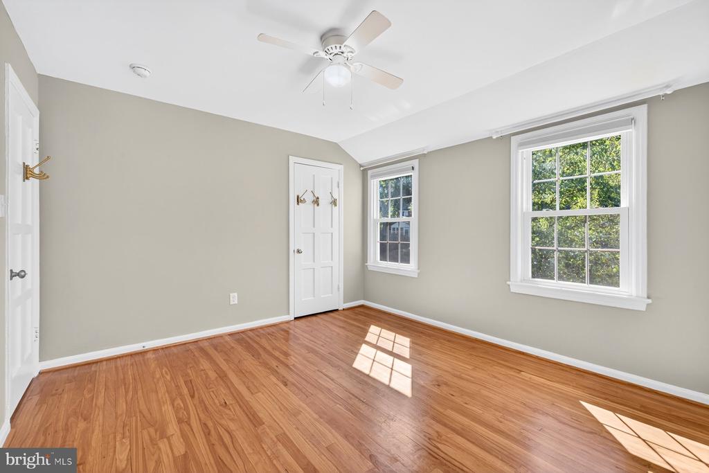 2706 FARMINGTON DRIVE