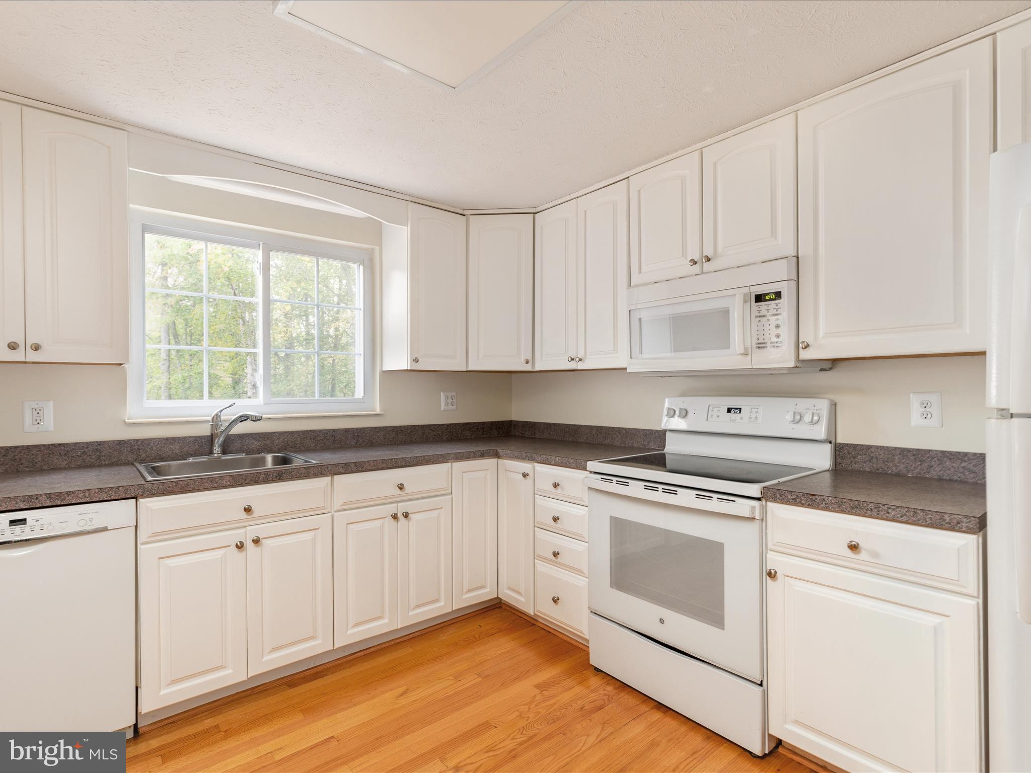 7743 MIDDLE VALLEY DRIVE