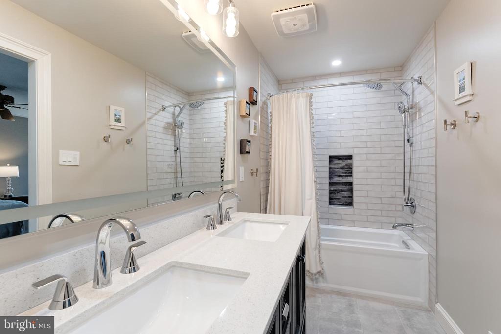 3119 COBB HILL LANE