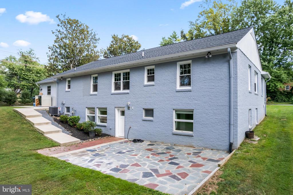 6616 KIRBY COURT