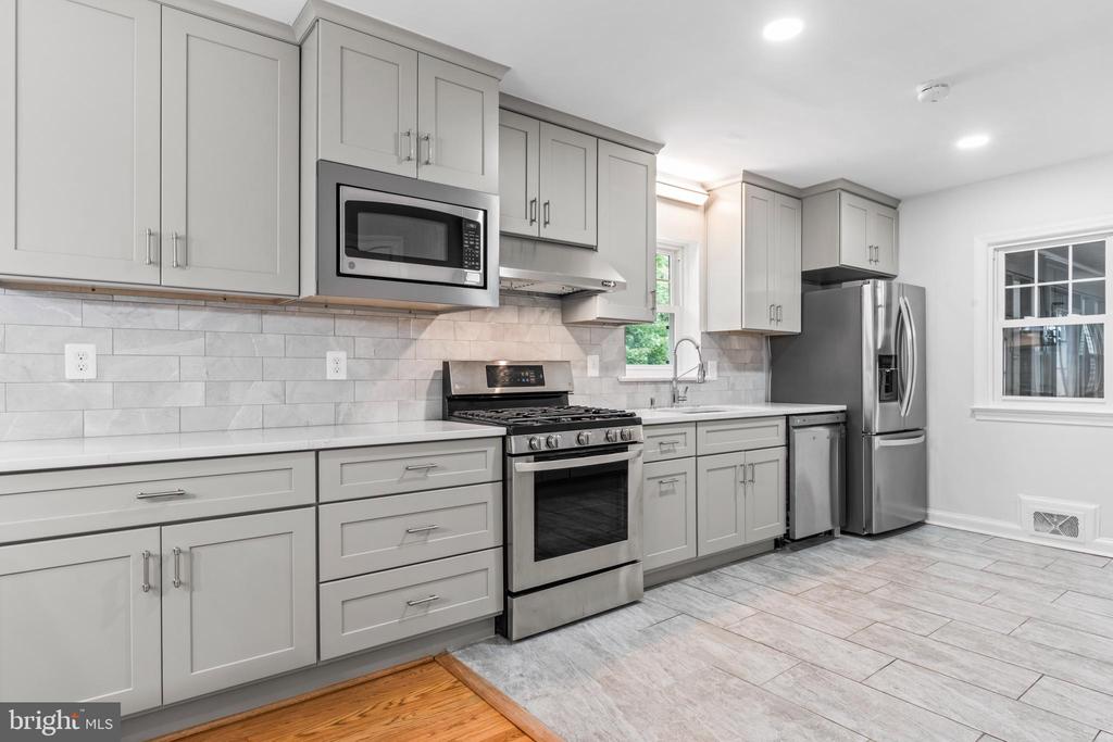 6616 KIRBY COURT