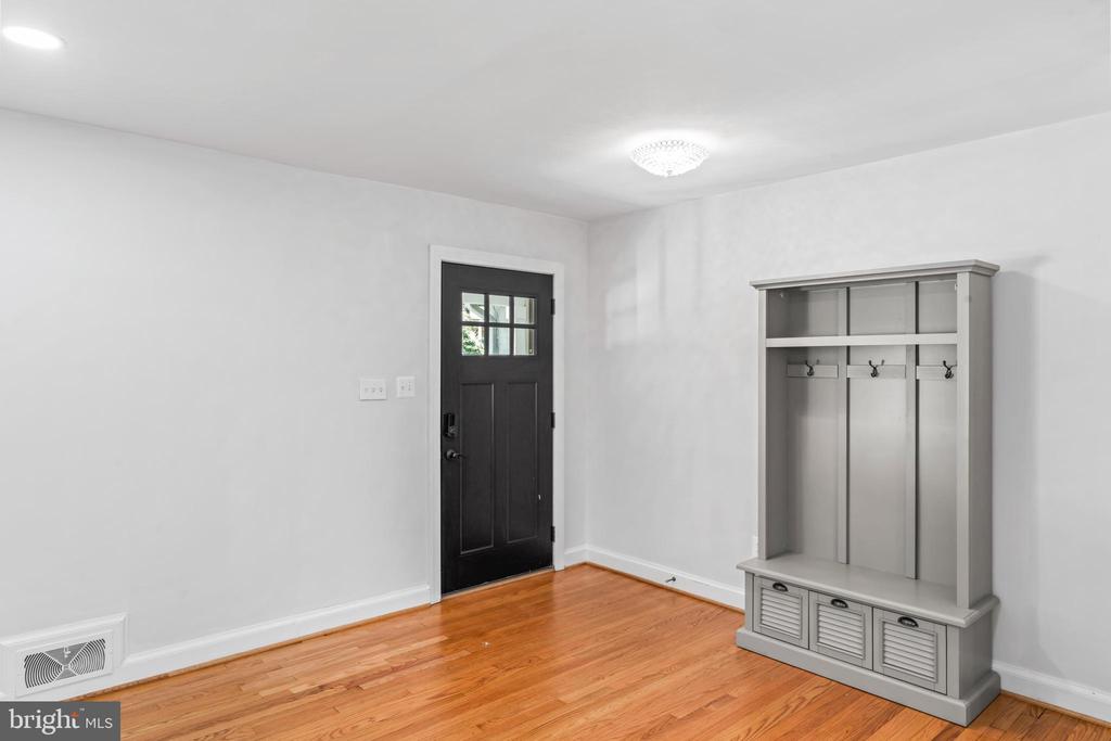 6616 KIRBY COURT