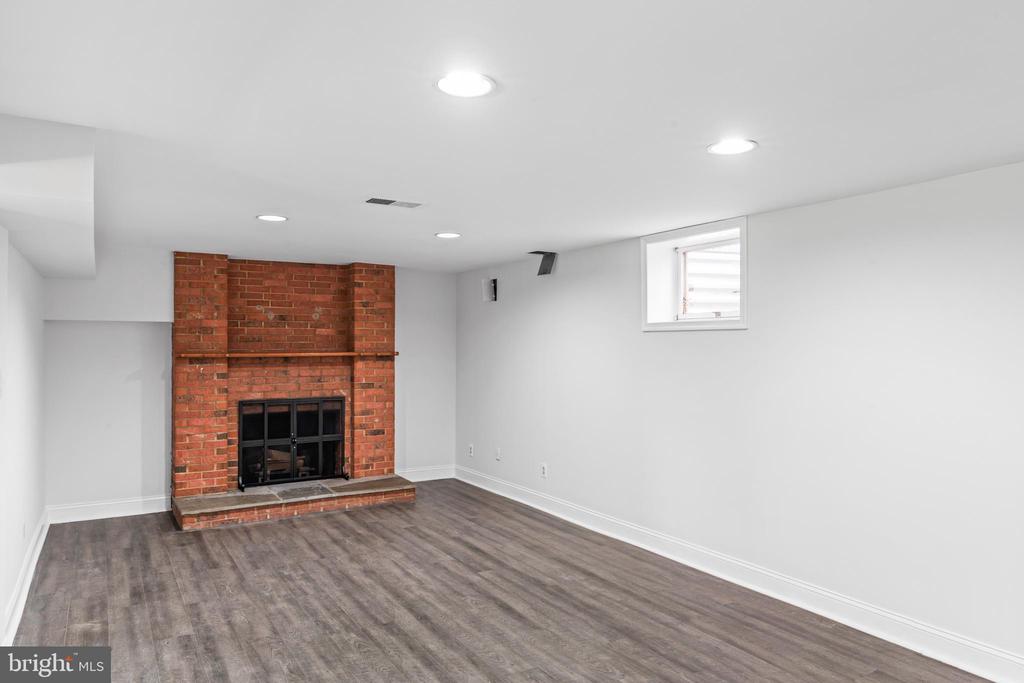 6616 KIRBY COURT