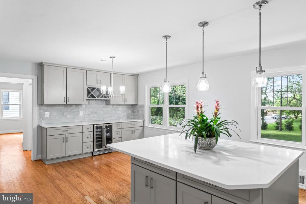 6616 KIRBY COURT