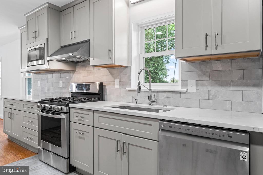 6616 KIRBY COURT