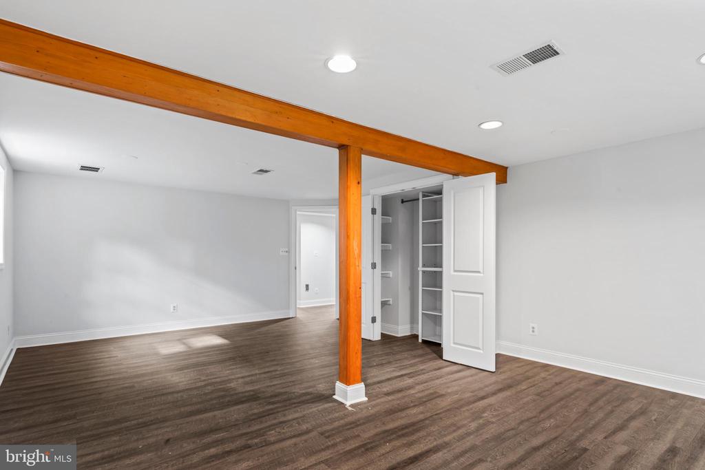 6616 KIRBY COURT