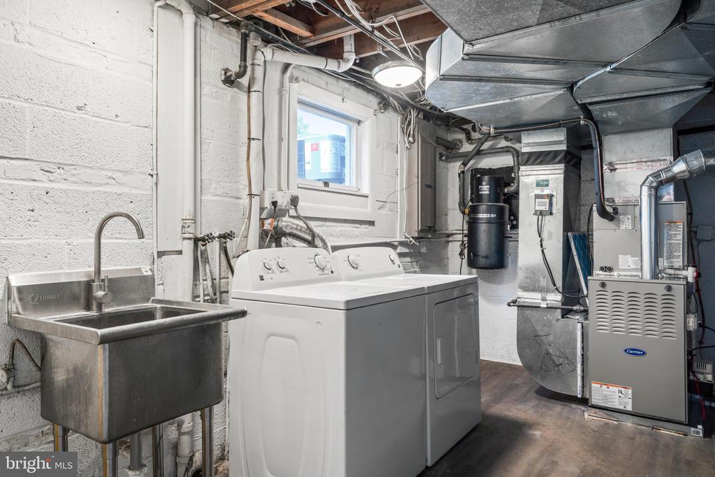 6616 KIRBY COURT
