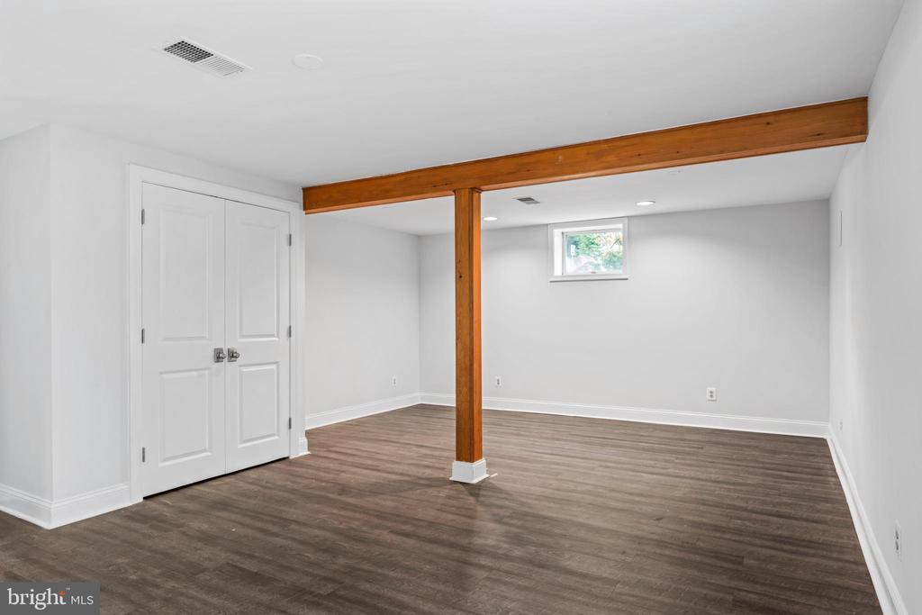 6616 KIRBY COURT