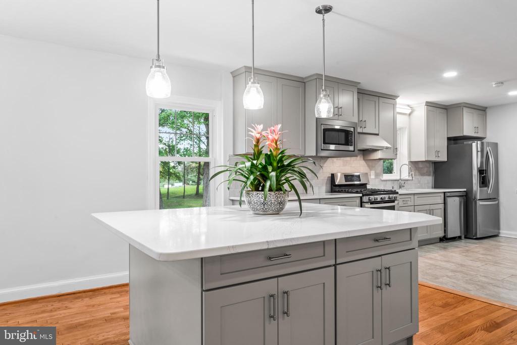 6616 KIRBY COURT