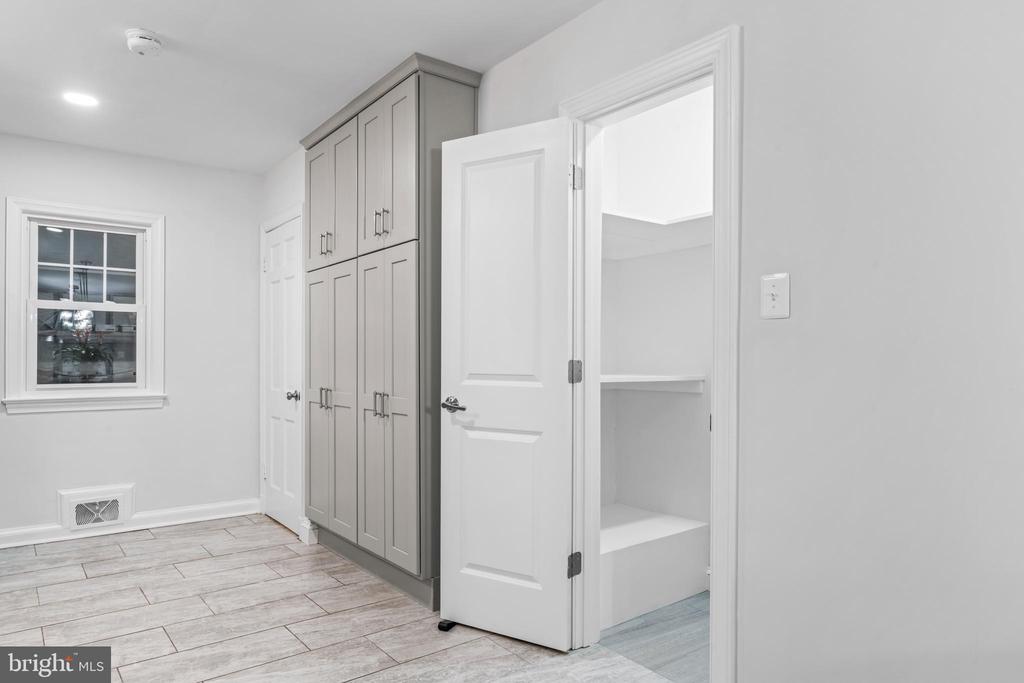 6616 KIRBY COURT