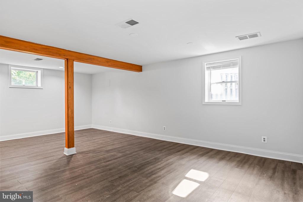 6616 KIRBY COURT