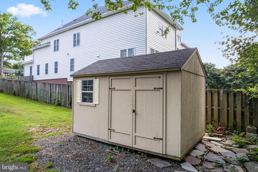 6616 KIRBY COURT