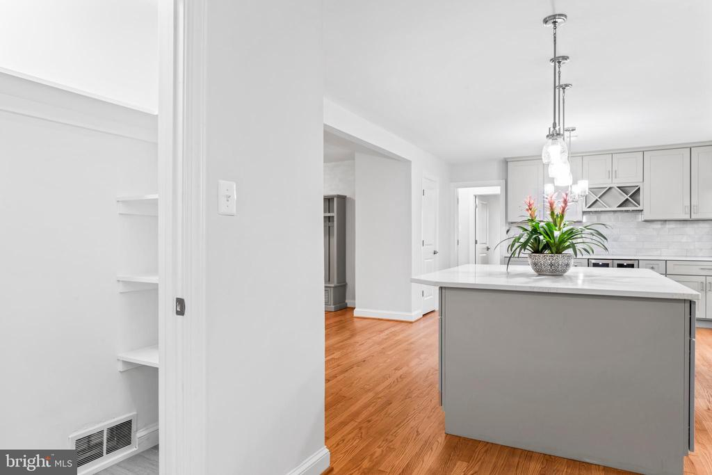 6616 KIRBY COURT