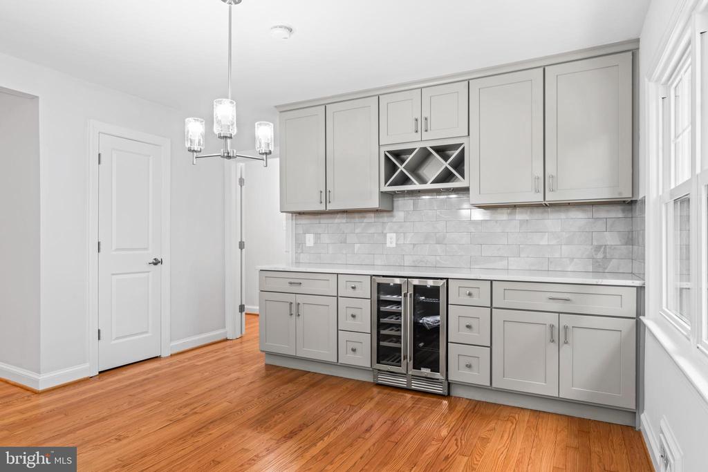 6616 KIRBY COURT
