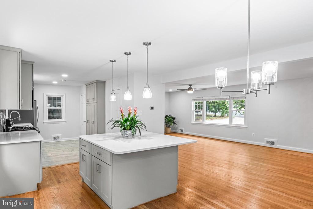 6616 KIRBY COURT