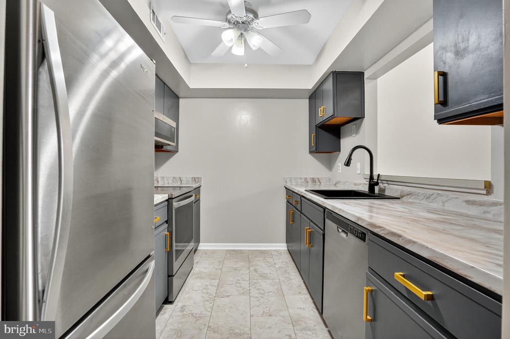 5812 ORCHARD HILL COURT 5812