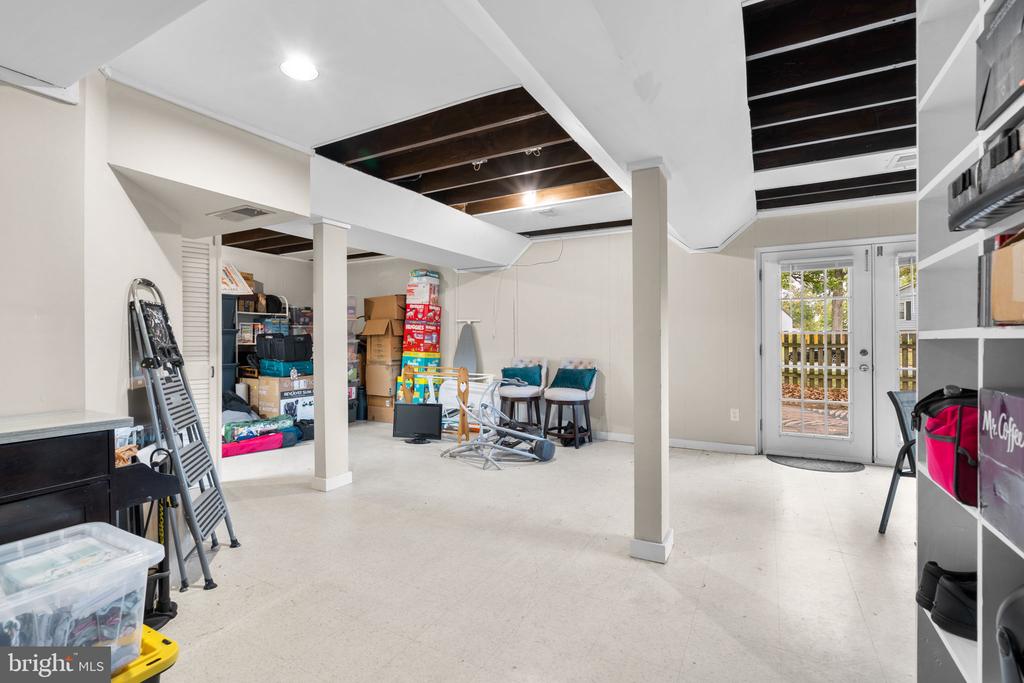 702 HEMLOCK COURT