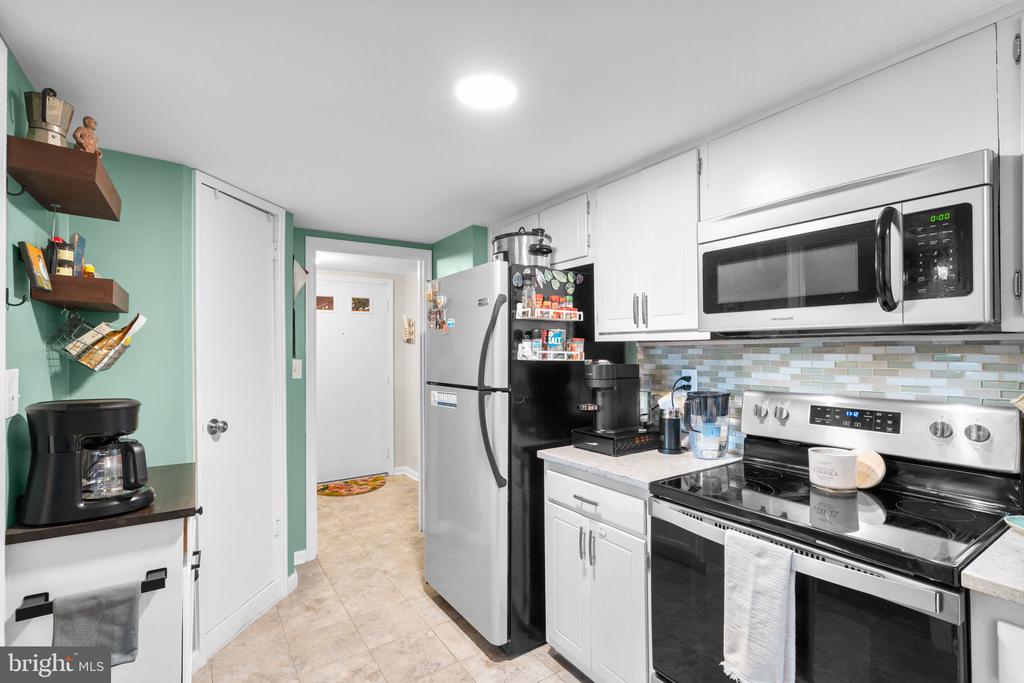 702 HEMLOCK COURT