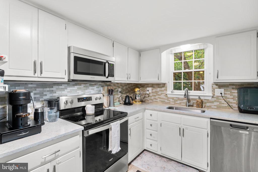 702 HEMLOCK COURT