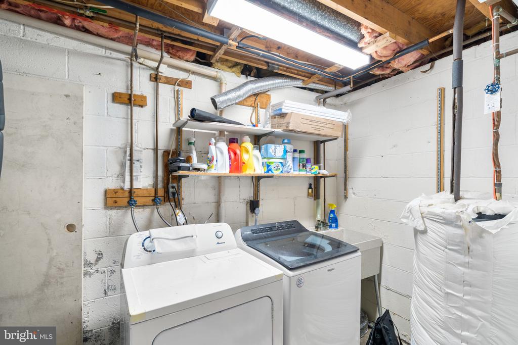 702 HEMLOCK COURT