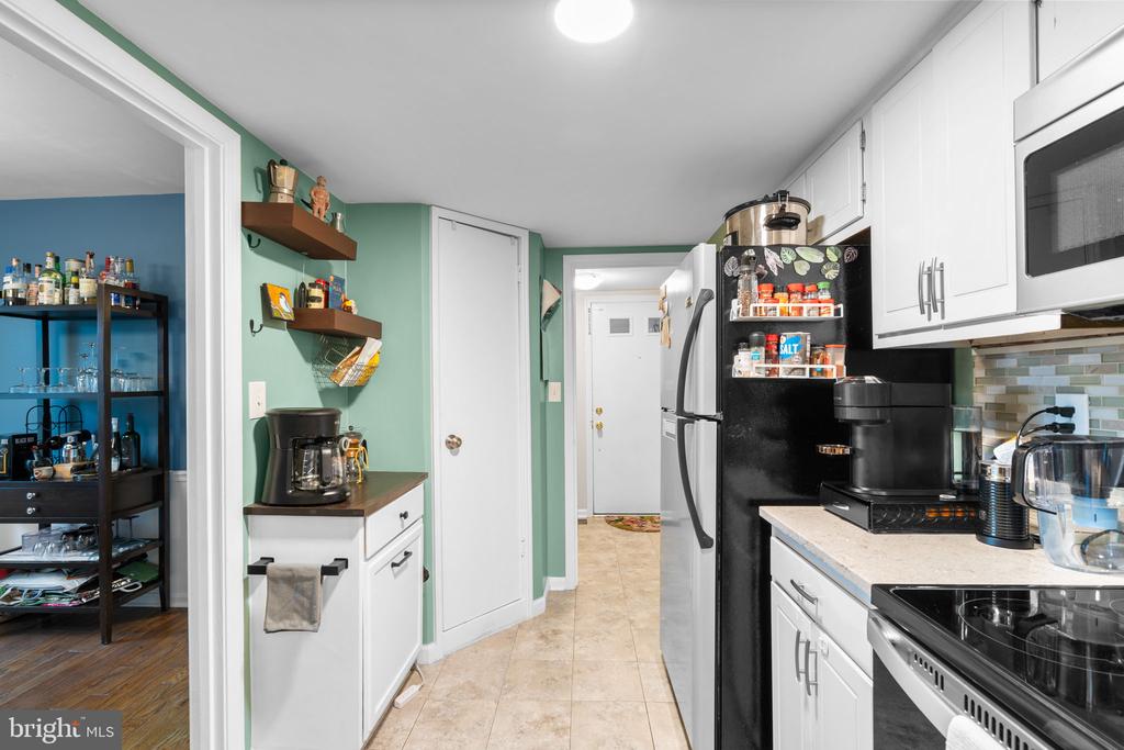 702 HEMLOCK COURT